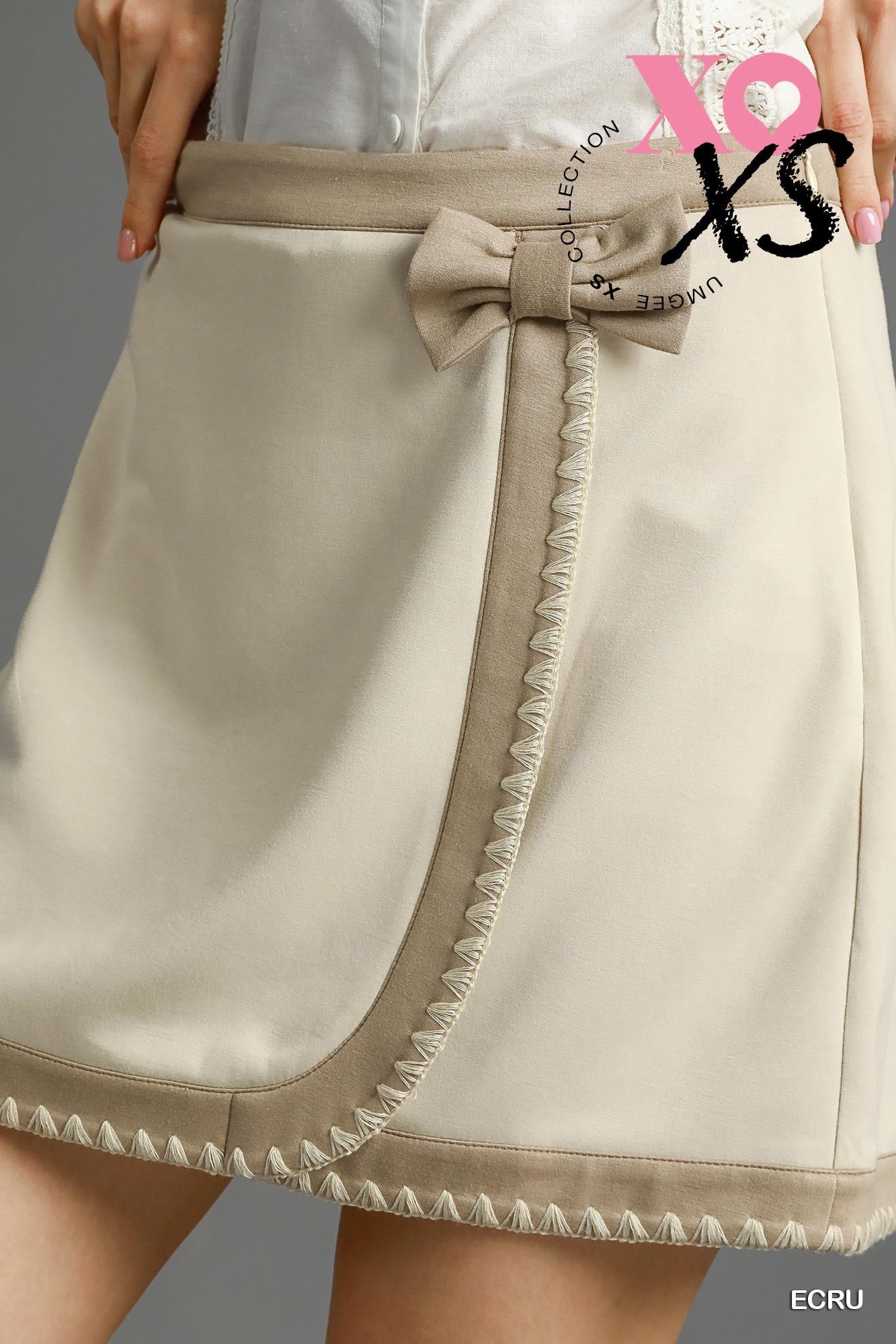 Colette Chic Contrast-Trim Mini Skirt Ecru