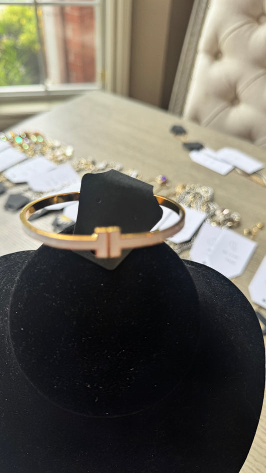 B38 White and Gold Bracelet
