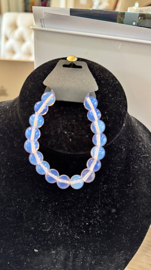B13 Clear Blue Bead Bracelet
