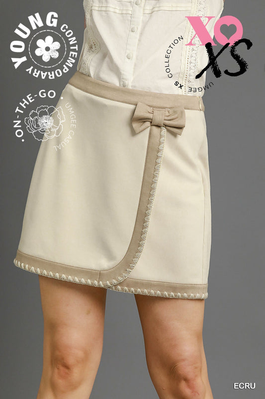 Colette Chic Contrast-Trim Mini Skirt Ecru