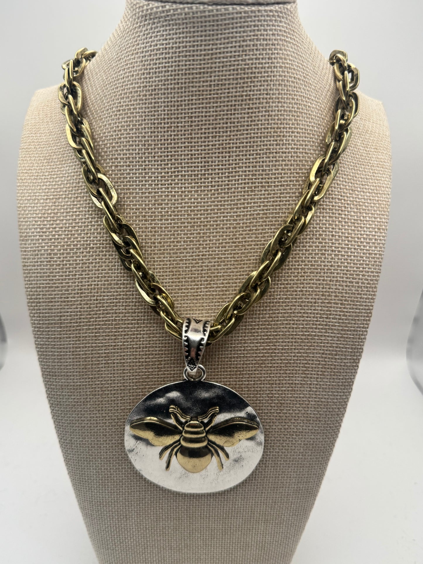 Circle Bee Necklace