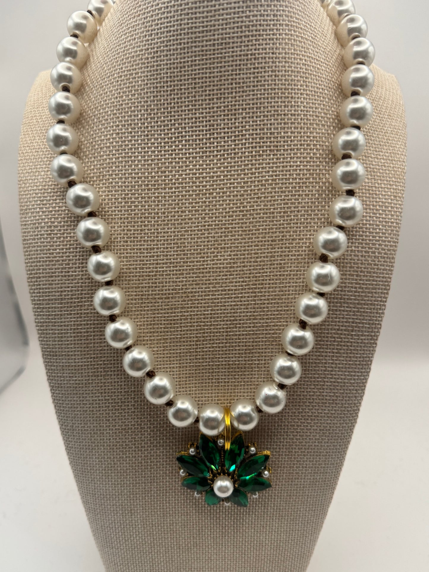 Green Flower Pearl Necklace
