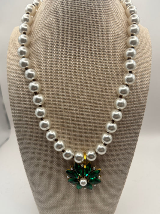 Green Flower Pearl Necklace