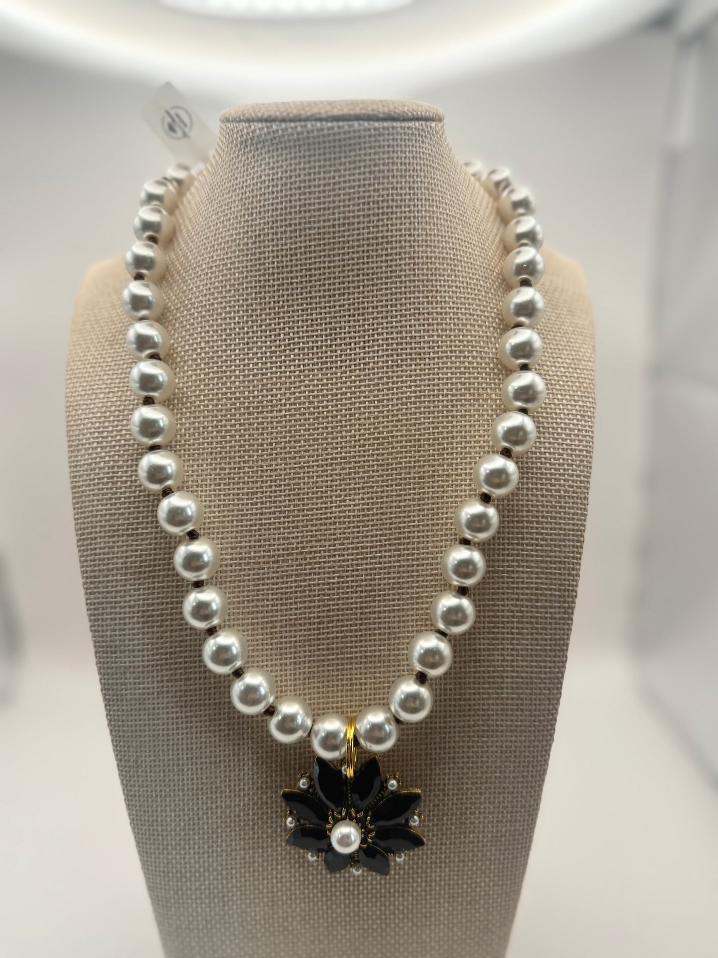 Black Flower Pearl Necklace